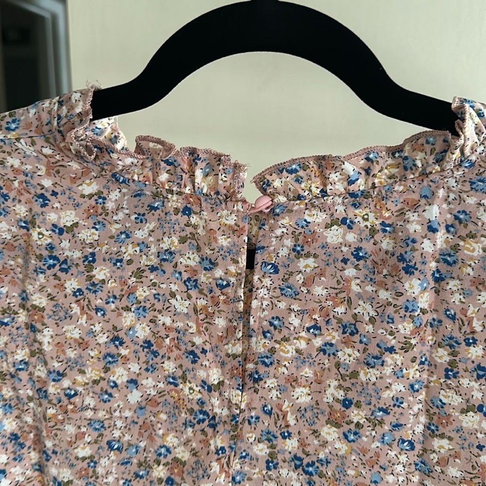 Floral blouse​ - Picture 2 of 4